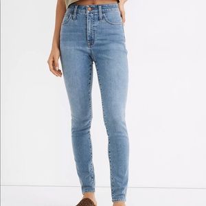 Petite Curvy Roadtripper Authentic Skinny Jeans in Conroe Wash, Sz 29